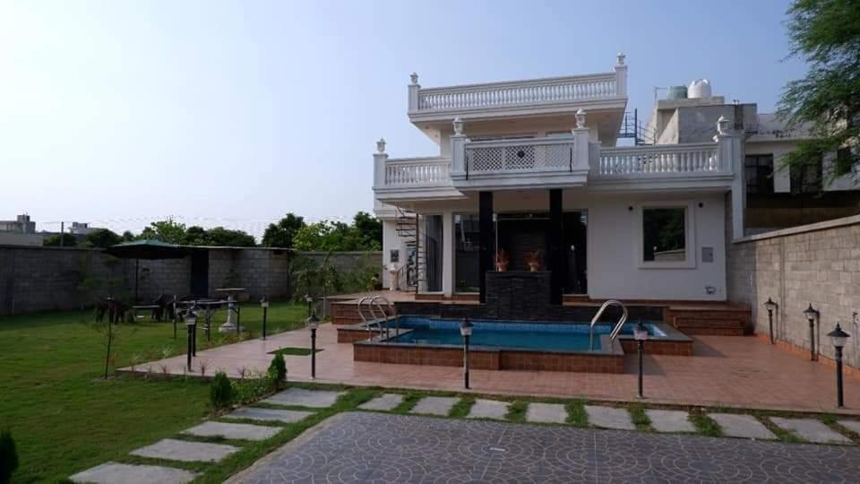 Greystone Villa, Swiming Pool , Bbq , Big Garden, Pool Table, Party Speaker, Bathtub, Kitchen, 15Mins To Golden Temple Амритсар Екстериор снимка