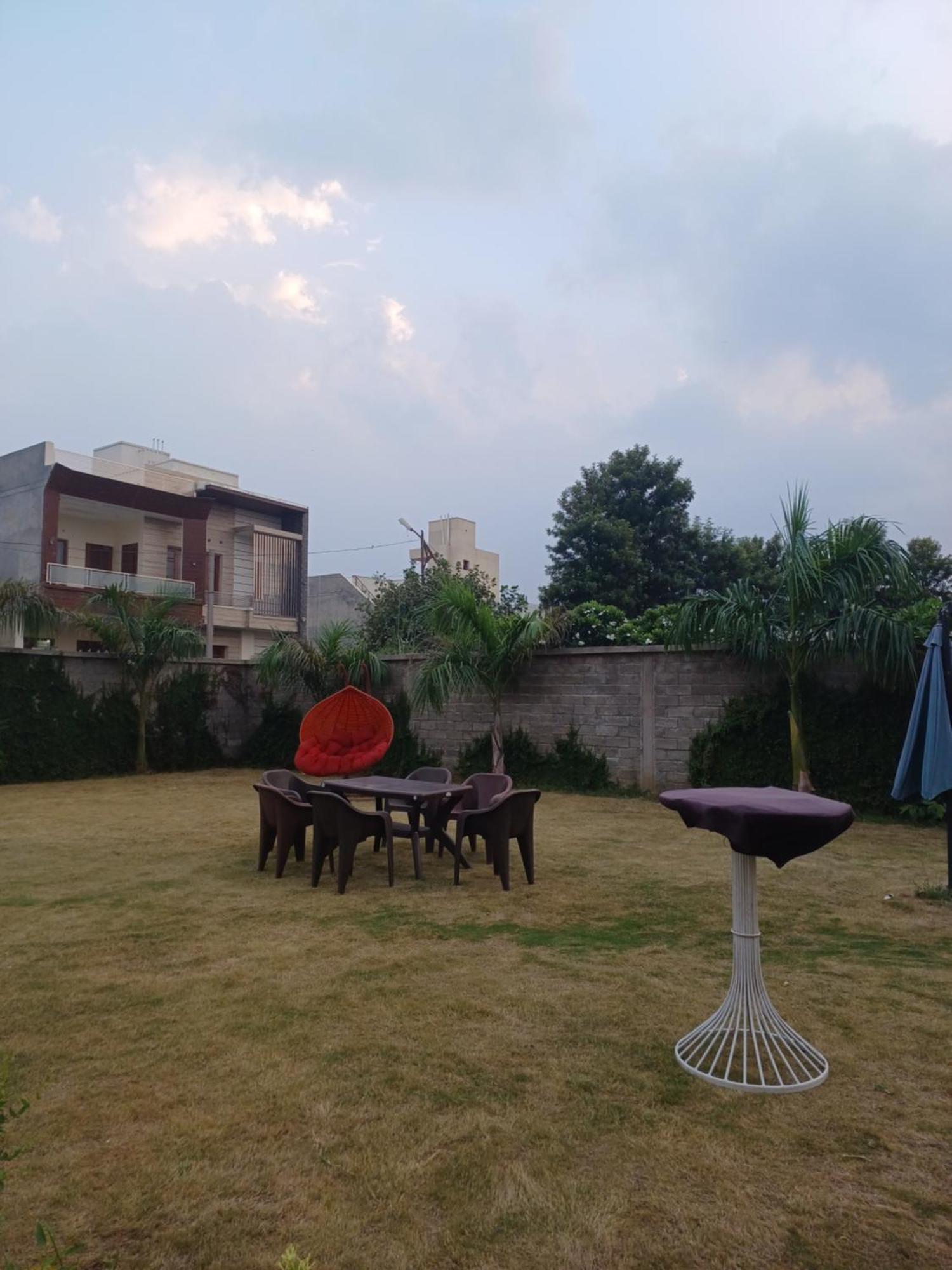 Greystone Villa, Swiming Pool , Bbq , Big Garden, Pool Table, Party Speaker, Bathtub, Kitchen, 15Mins To Golden Temple Амритсар Екстериор снимка